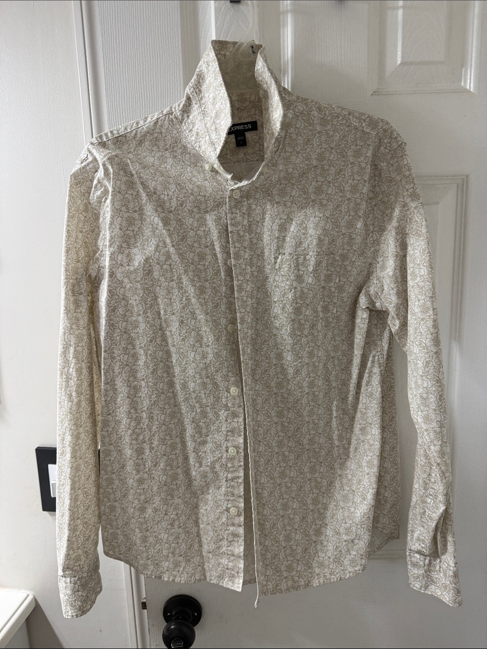 Express Men’s Beige Floral-Print Button-Down Shirt